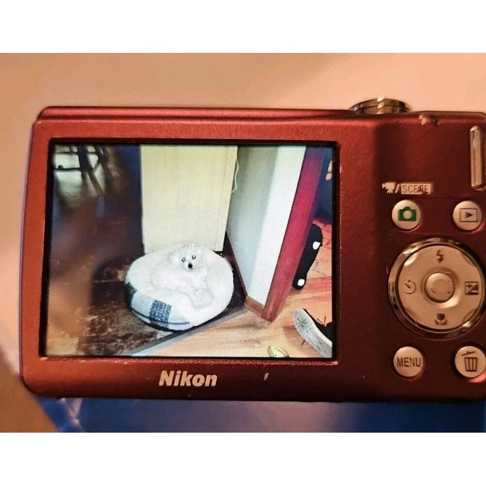 Nikon COOLPIX S220 Pink Digital Camera with Accessories